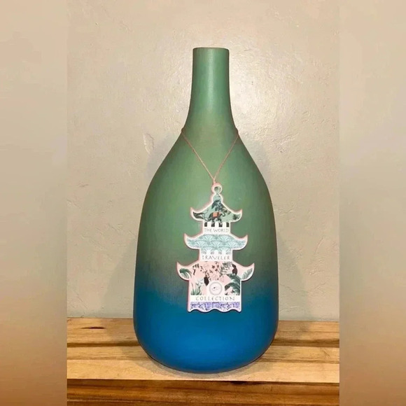 NWTS The World Traveler Collection Handcrafted Bohemian Decorative Vase. - Picture 2 of 8